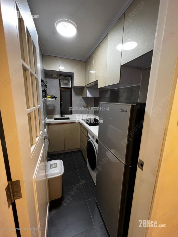 Luk Yeung Sun Chuen Sell 2 Bedrooms 445 ft²