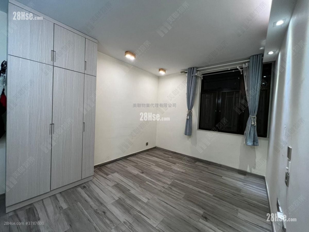 Luk Yeung Sun Chuen Sell 2 Bedrooms 445 ft²