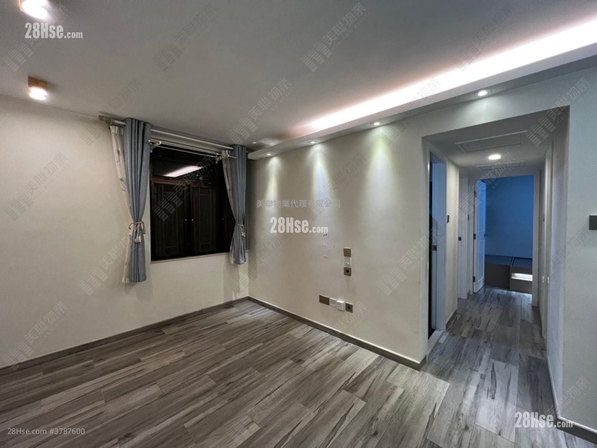 Luk Yeung Sun Chuen Sell 2 Bedrooms 445 ft²