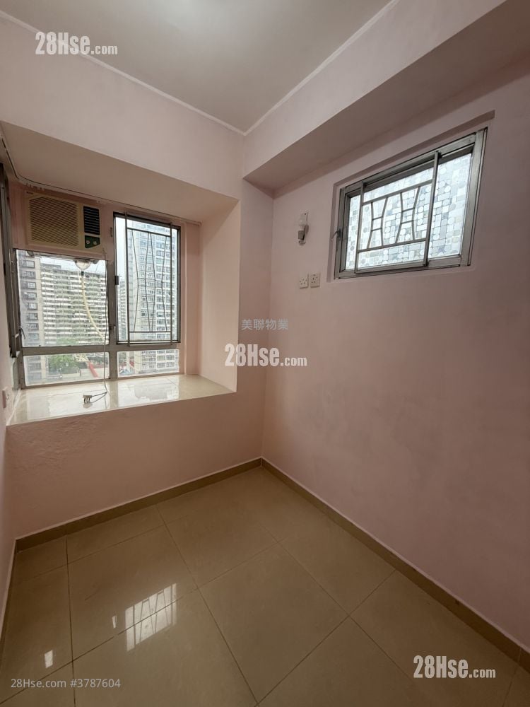 Chuen Fai Centre Rental 2 Bedrooms , 1 Bathroom 266 ft²