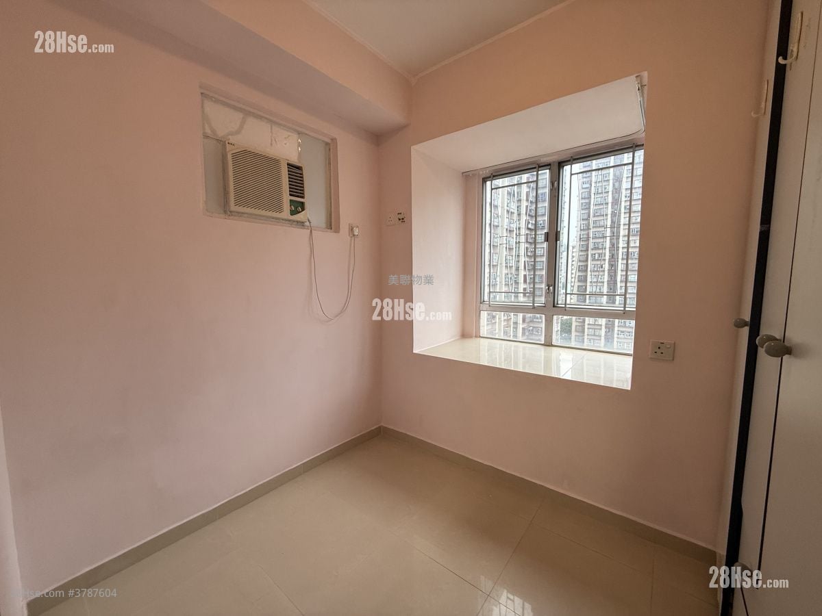 Chuen Fai Centre Rental 2 Bedrooms , 1 Bathroom 266 ft²