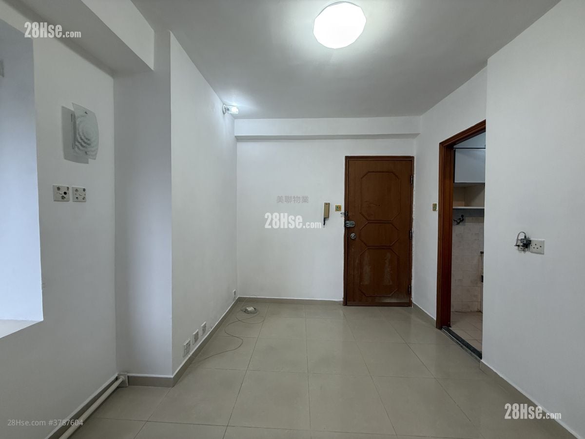 Chuen Fai Centre Rental 2 Bedrooms , 1 Bathroom 266 ft²