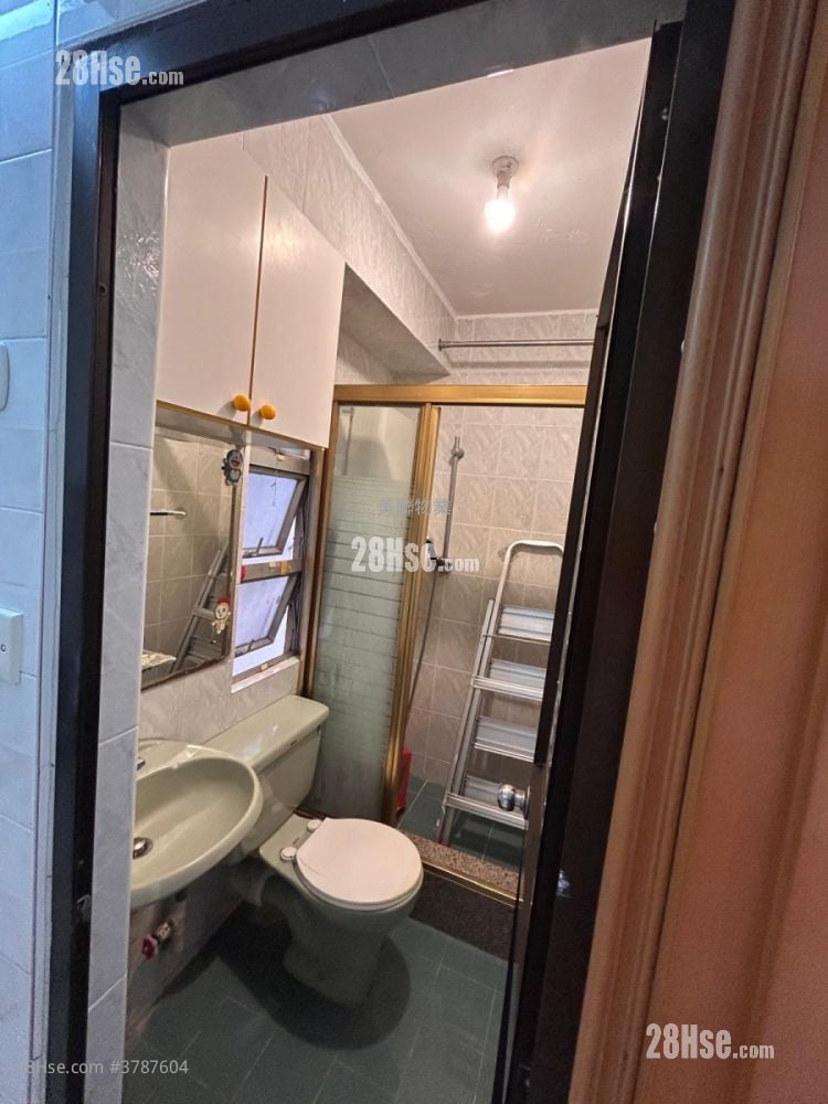 Chuen Fai Centre Rental 2 Bedrooms , 1 Bathroom 266 ft²