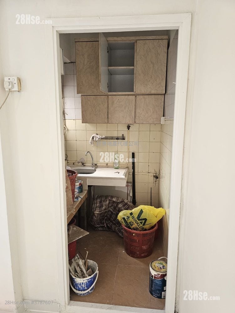 富洲大厦 租盘 1 房 , 1 浴室 237 平方尺