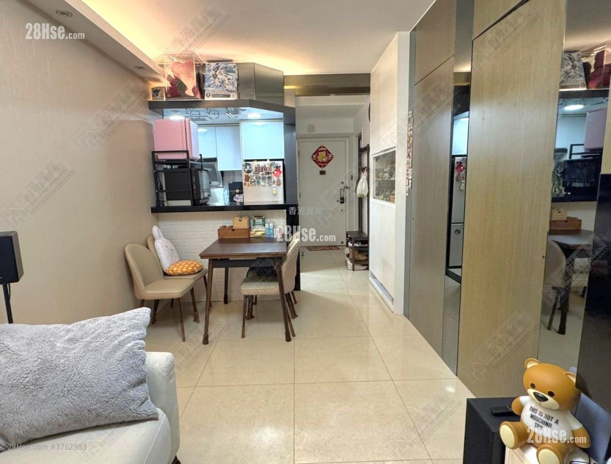 Hampton Place Sell 2 Bedrooms , 1 Bathroom 463 ft²