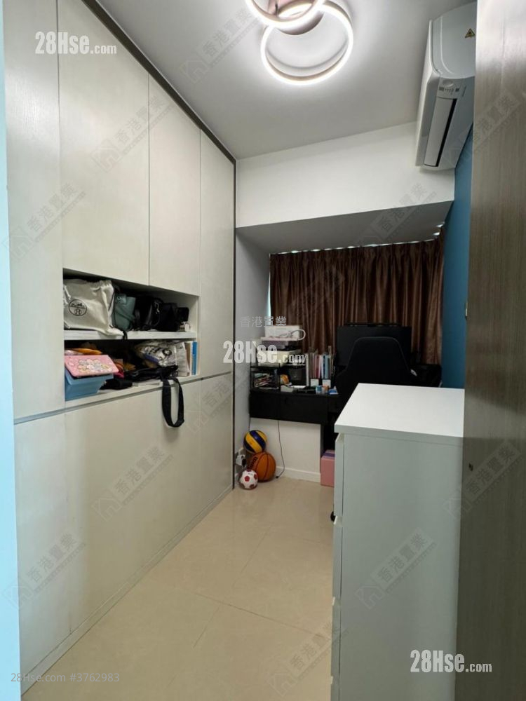 Hampton Place Sell 2 Bedrooms , 1 Bathroom 463 ft²