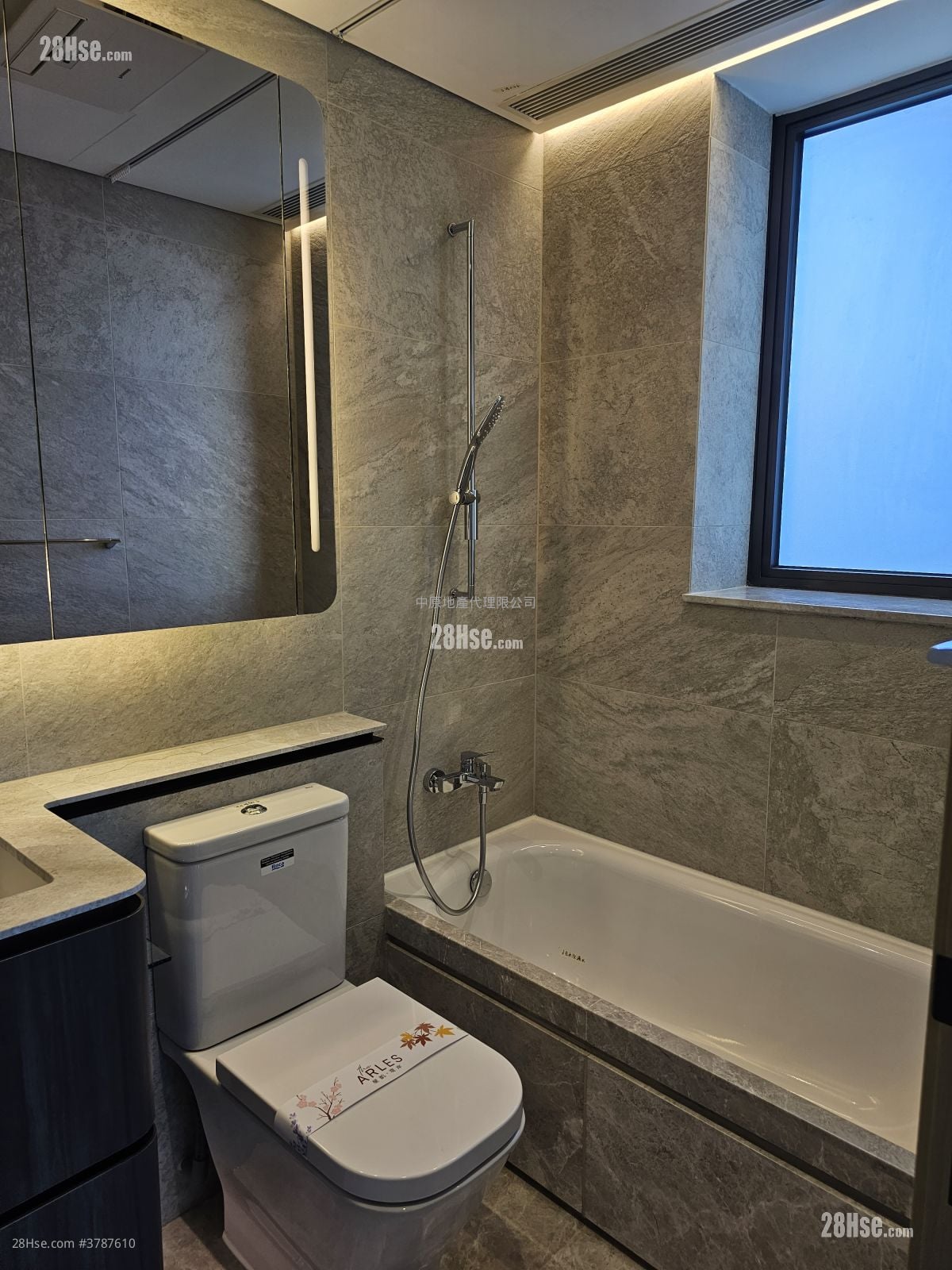 The Arles Sell 2 Bedrooms , 1 Bathroom 492 ft²