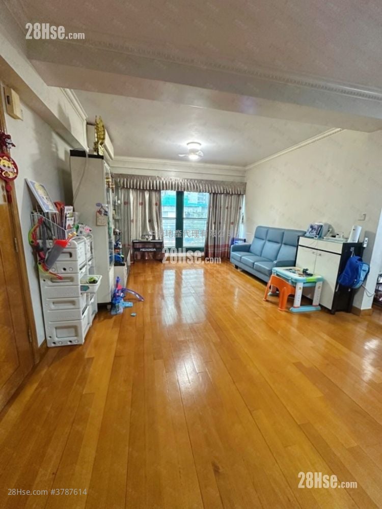 Villa Sunshine Sell 5+ Bedrooms 2,112 ft²