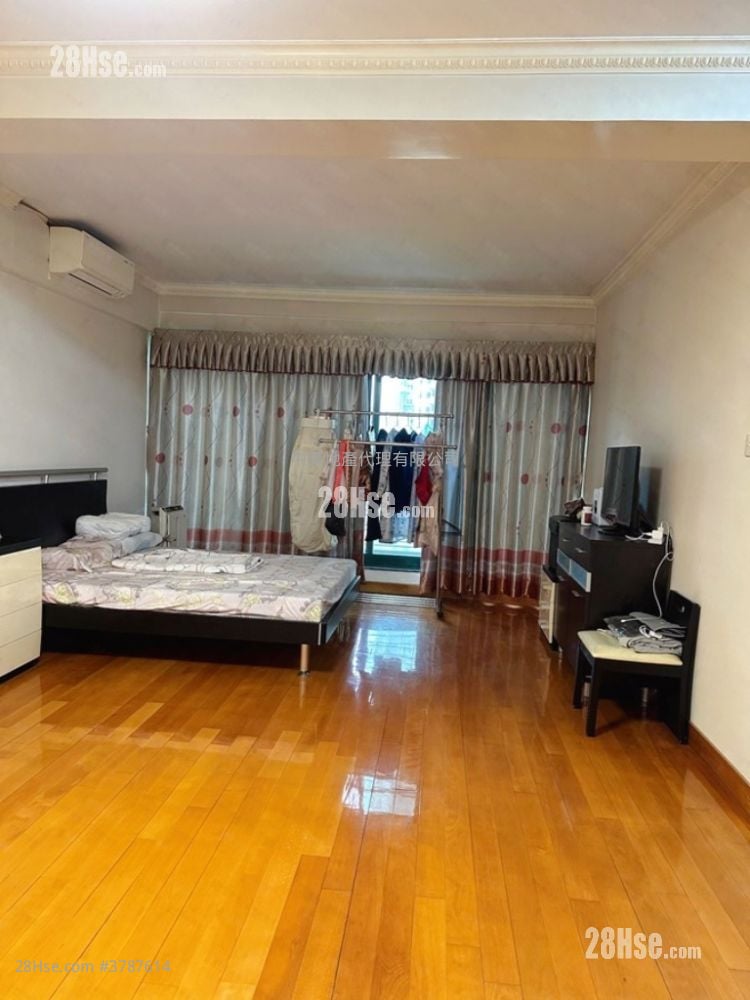 Villa Sunshine Sell 5+ Bedrooms 2,112 ft²