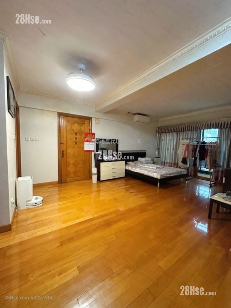 Villa Sunshine Sell 5+ Bedrooms 2,112 ft²