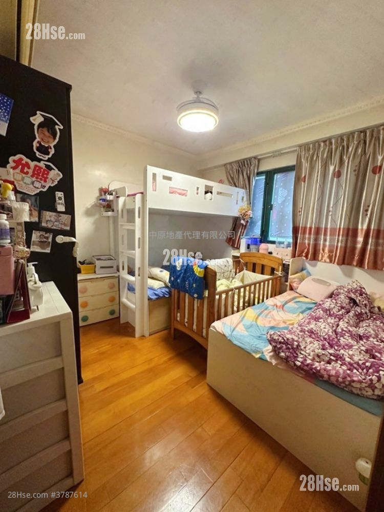 Villa Sunshine Sell 5+ Bedrooms 2,112 ft²