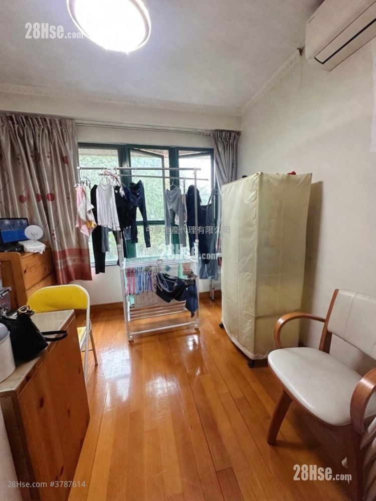 Villa Sunshine Sell 5+ Bedrooms 2,112 ft²