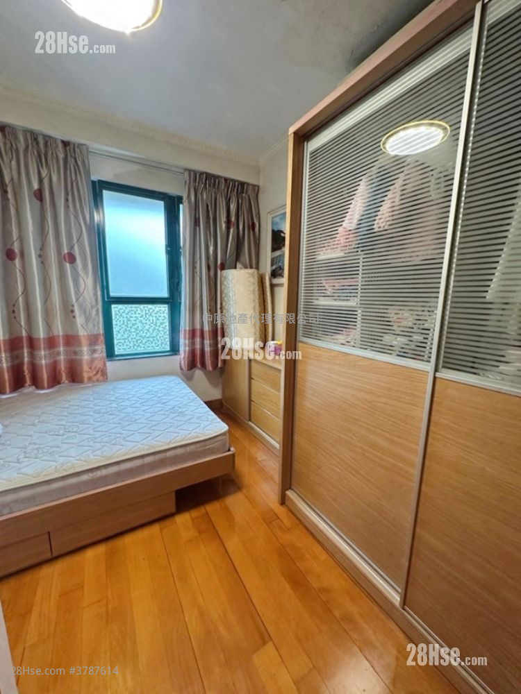 Villa Sunshine Sell 5+ Bedrooms 2,112 ft²