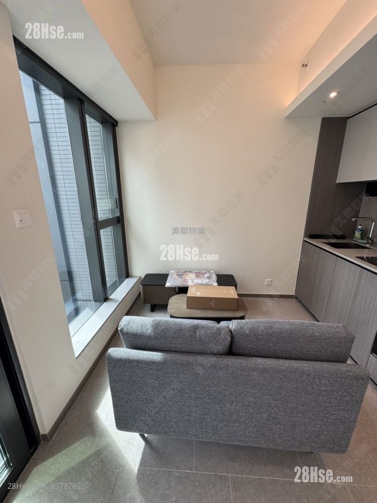 Yoho West Sell 266 ft²