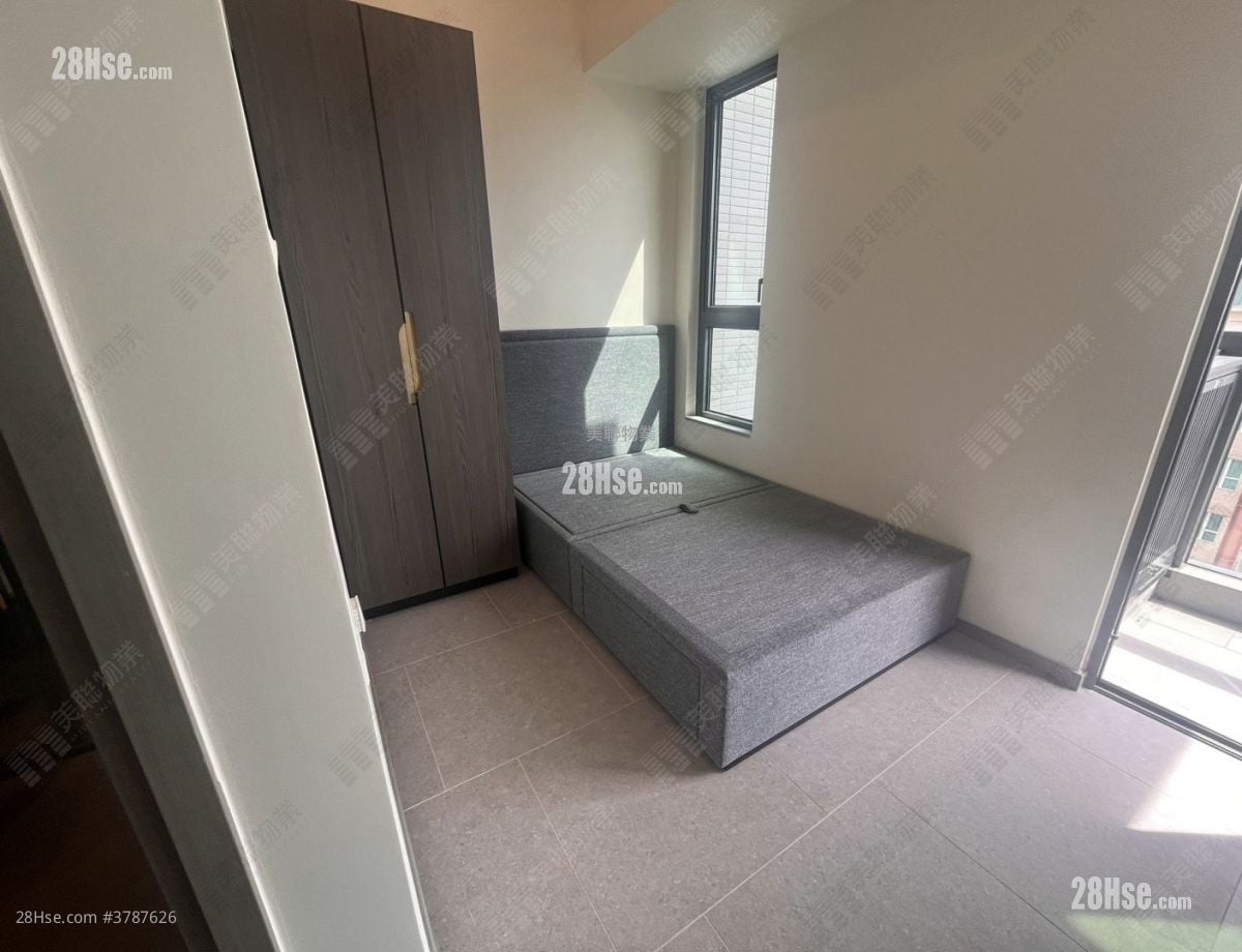 Yoho West Sell 266 ft²