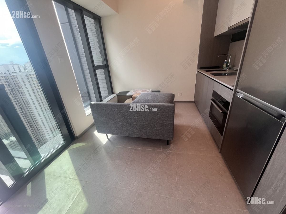 Yoho West Sell 266 ft²