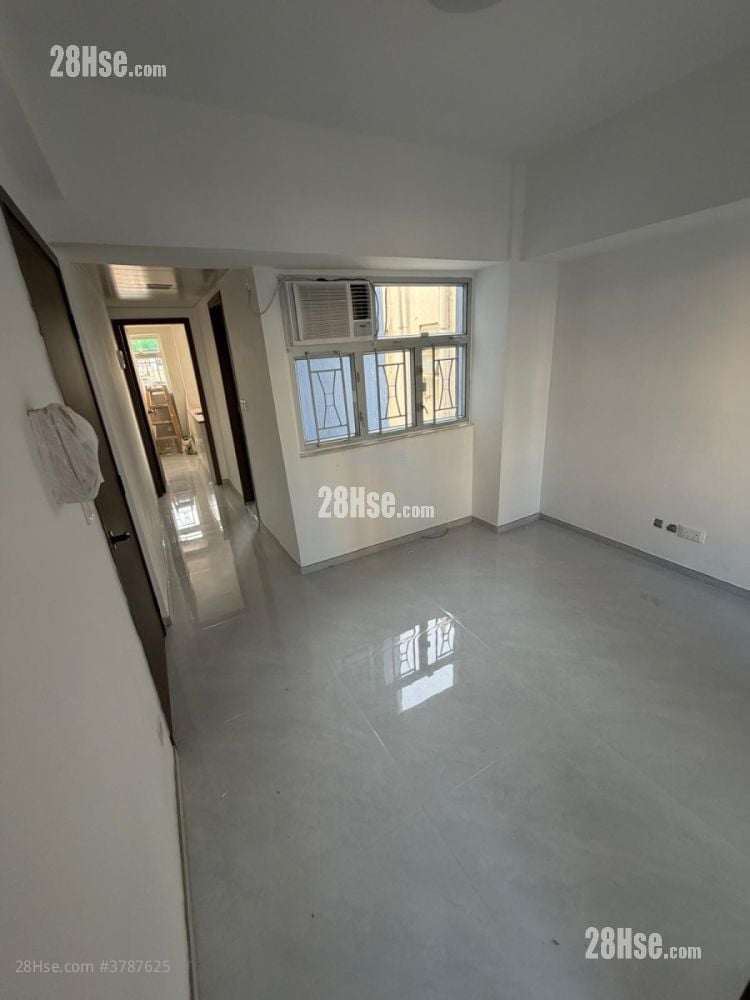 Lee Tat Building Sell 2 Bedrooms , 1 Bathroom 327 ft²