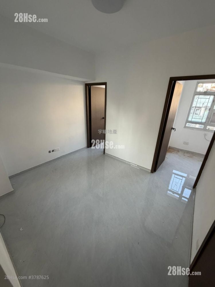 Lee Tat Building Sell 2 Bedrooms , 1 Bathroom 327 ft²