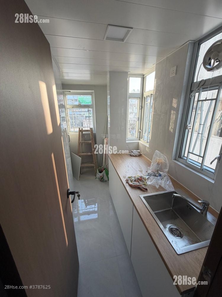 Lee Tat Building Sell 2 Bedrooms , 1 Bathroom 327 ft²