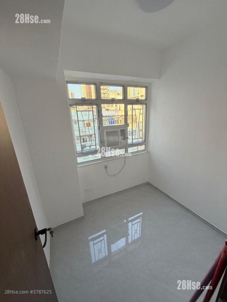 Lee Tat Building Sell 2 Bedrooms , 1 Bathroom 327 ft²