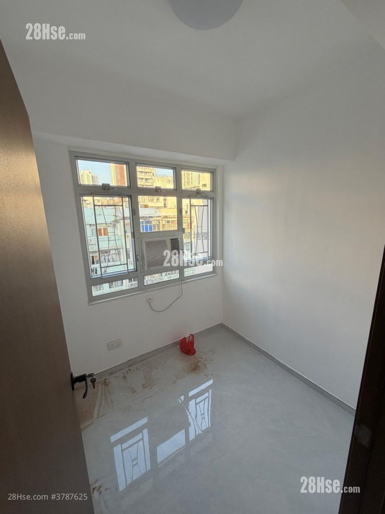 Lee Tat Building Sell 2 Bedrooms , 1 Bathroom 327 ft²