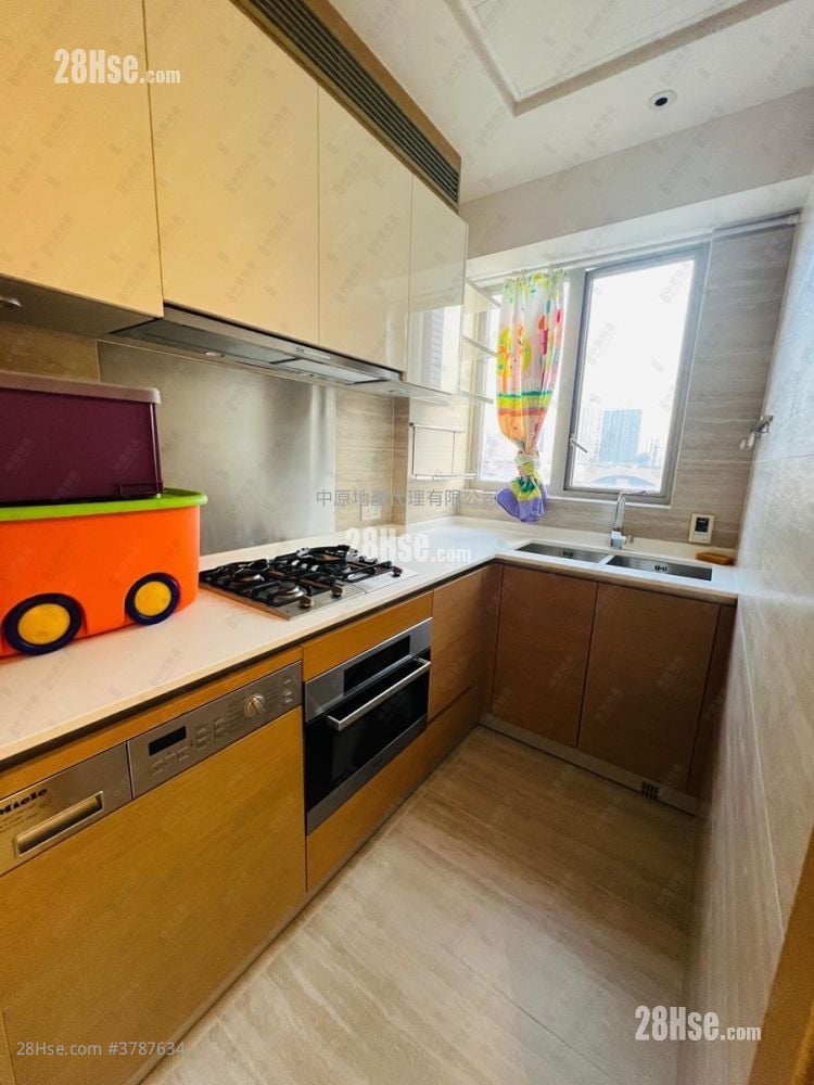 8 Lasalle Sell 2 Bedrooms 599 ft²