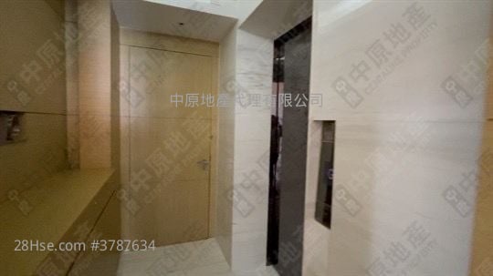 8 Lasalle Sell 2 Bedrooms 599 ft²