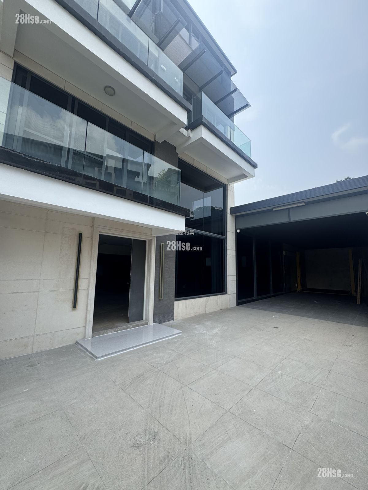 Village Sell 5+ Bedrooms , 4 Bathrooms 2,100 ft²