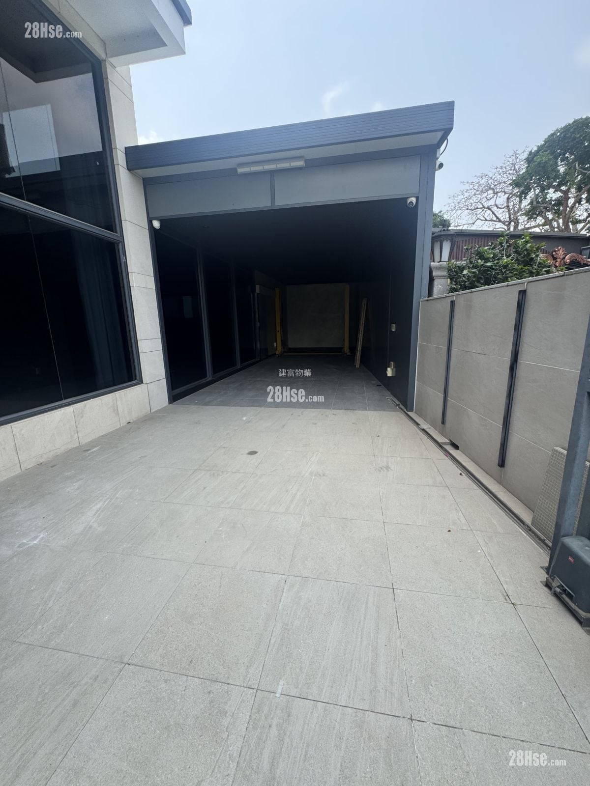 Village Sell 5+ Bedrooms , 4 Bathrooms 2,100 ft²