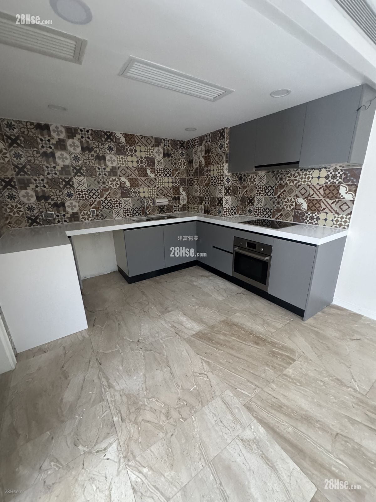 Village Sell 5+ Bedrooms , 4 Bathrooms 2,100 ft²