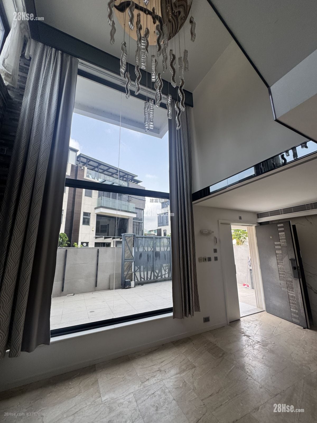 Village Sell 5+ Bedrooms , 4 Bathrooms 2,100 ft²