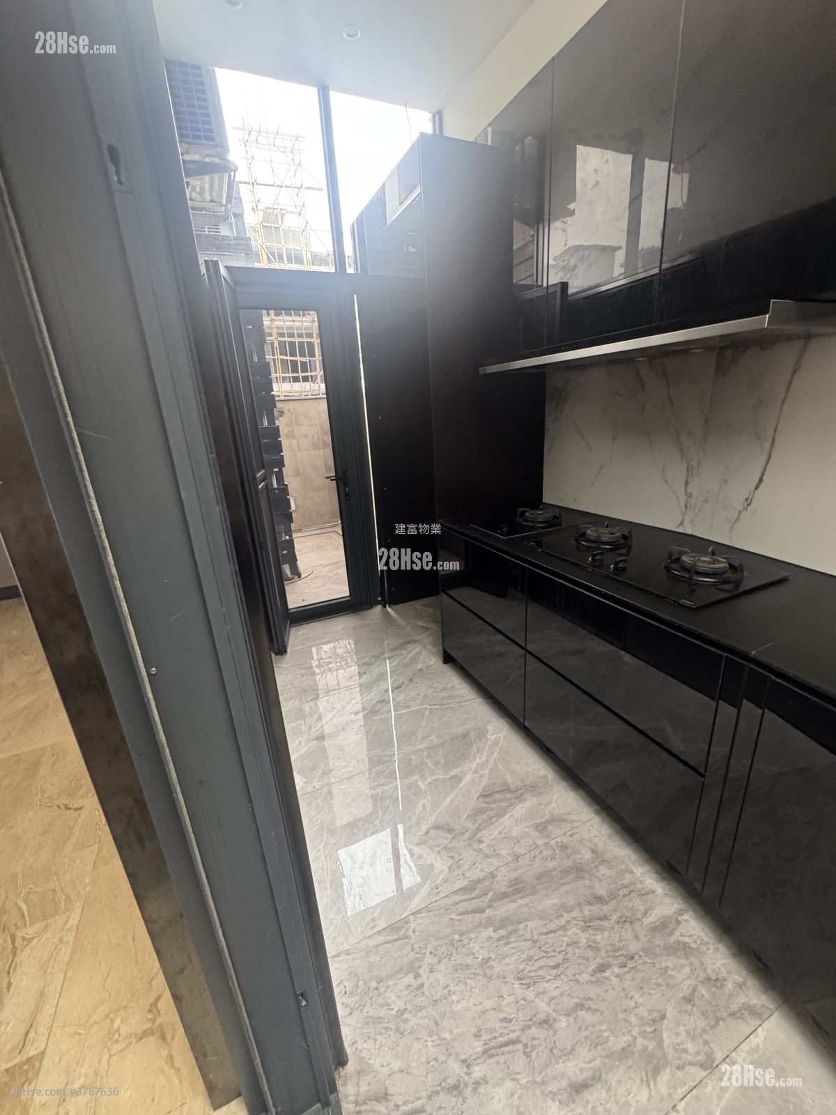 Village Sell 5+ Bedrooms , 4 Bathrooms 2,100 ft²