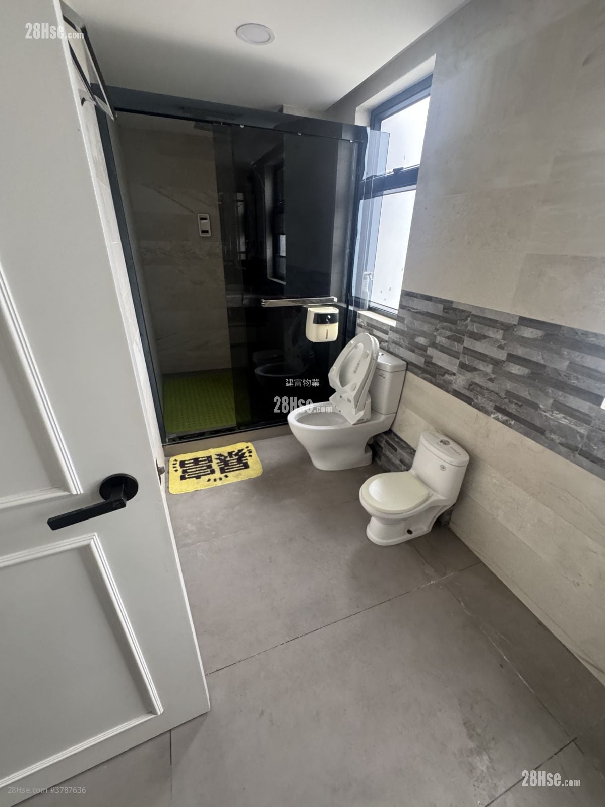 Village Sell 5+ Bedrooms , 4 Bathrooms 2,100 ft²