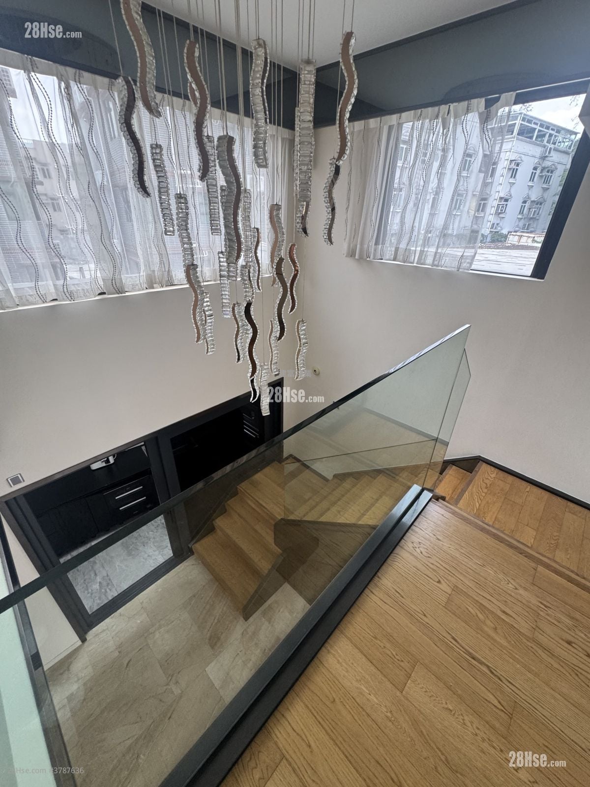 Village Sell 5+ Bedrooms , 4 Bathrooms 2,100 ft²