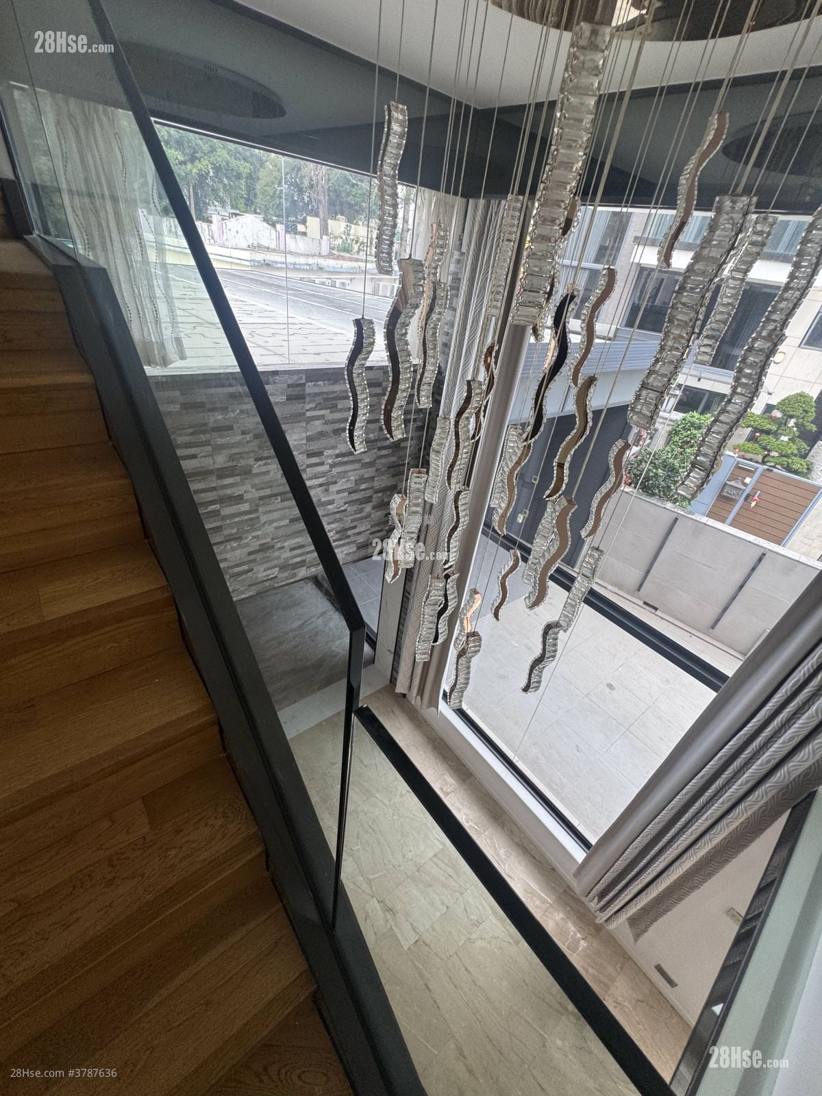 Village Sell 5+ Bedrooms , 4 Bathrooms 2,100 ft²