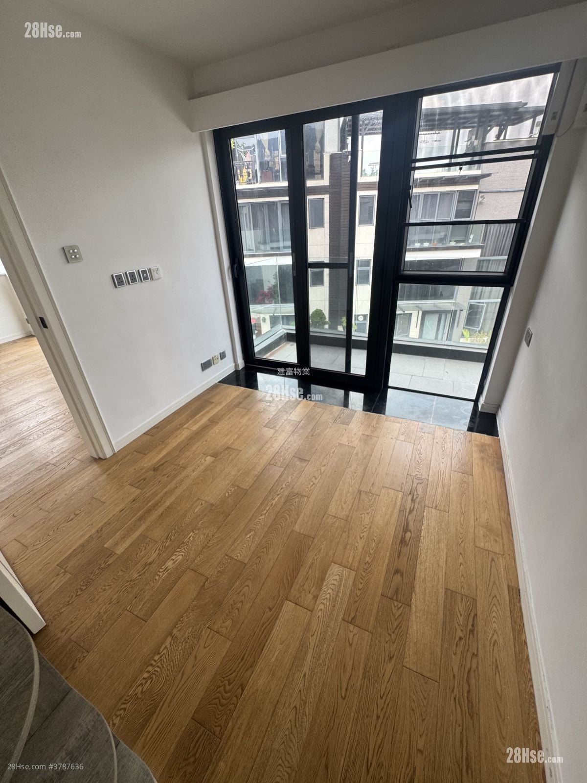 Village Sell 5+ Bedrooms , 4 Bathrooms 2,100 ft²