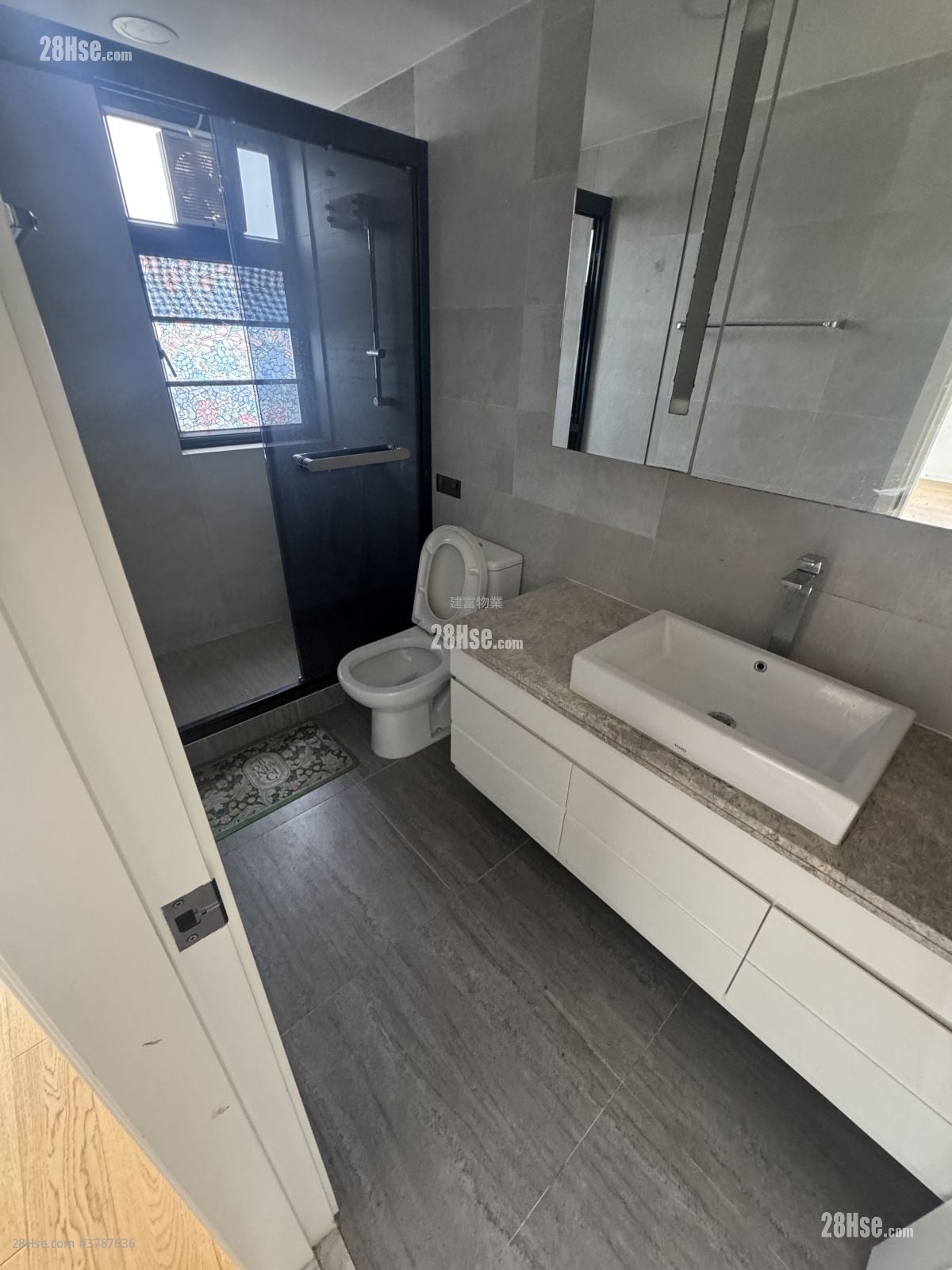 Village Sell 5+ Bedrooms , 4 Bathrooms 2,100 ft²