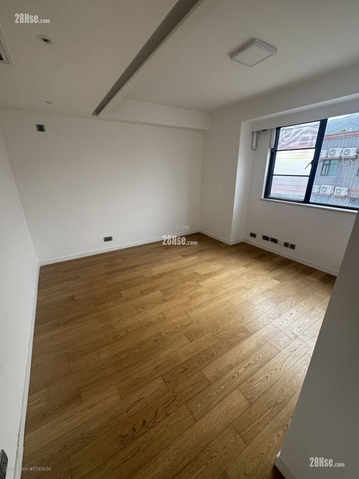 Village Sell 5+ Bedrooms , 4 Bathrooms 2,100 ft²