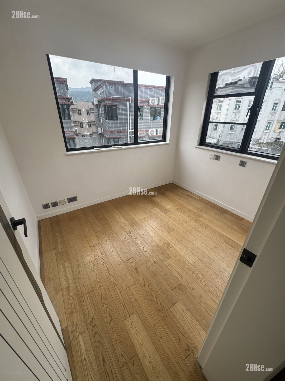 Village Sell 5+ Bedrooms , 4 Bathrooms 2,100 ft²