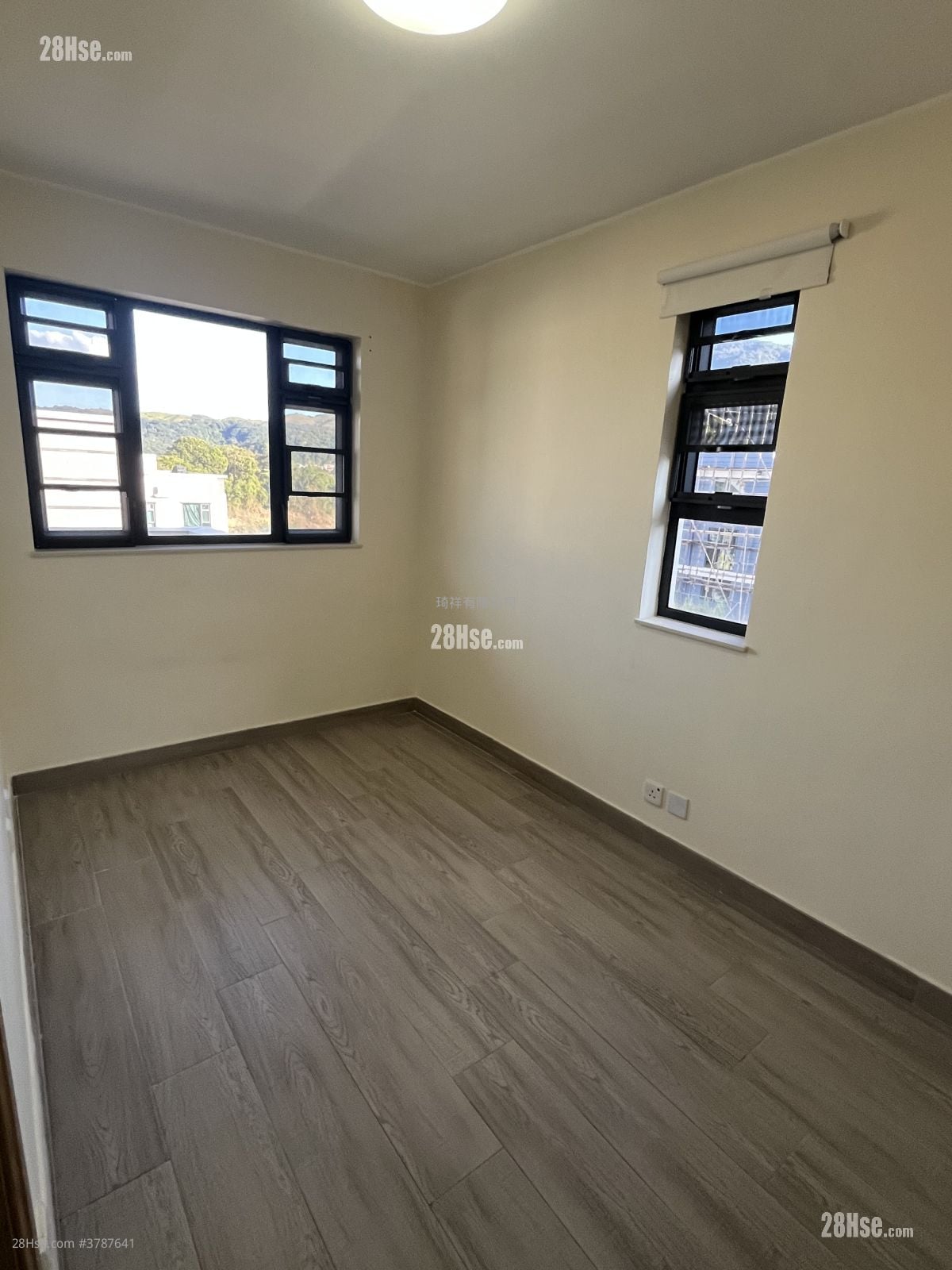 Village Sell 700 ft²