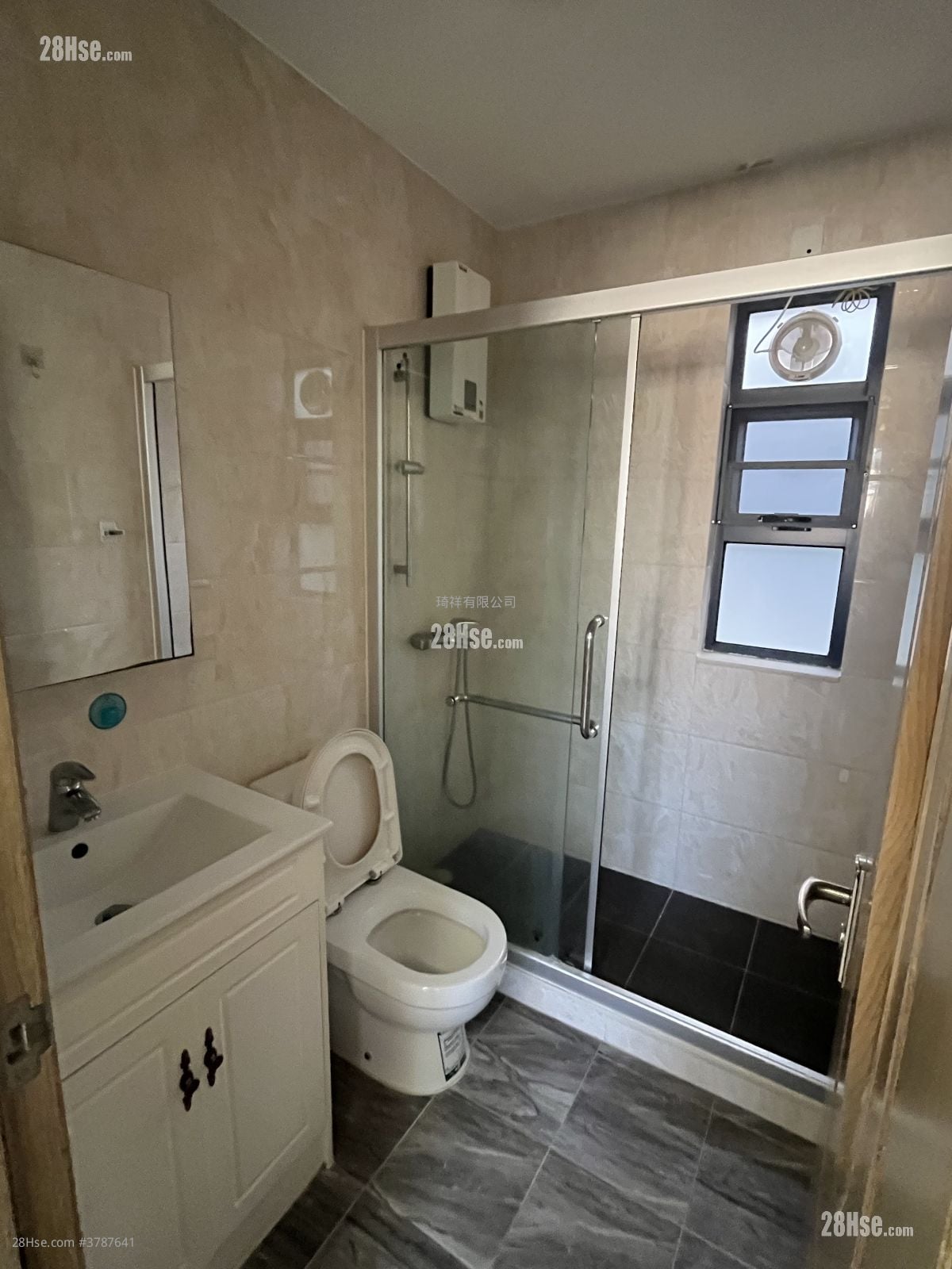 Village Sell 700 ft²