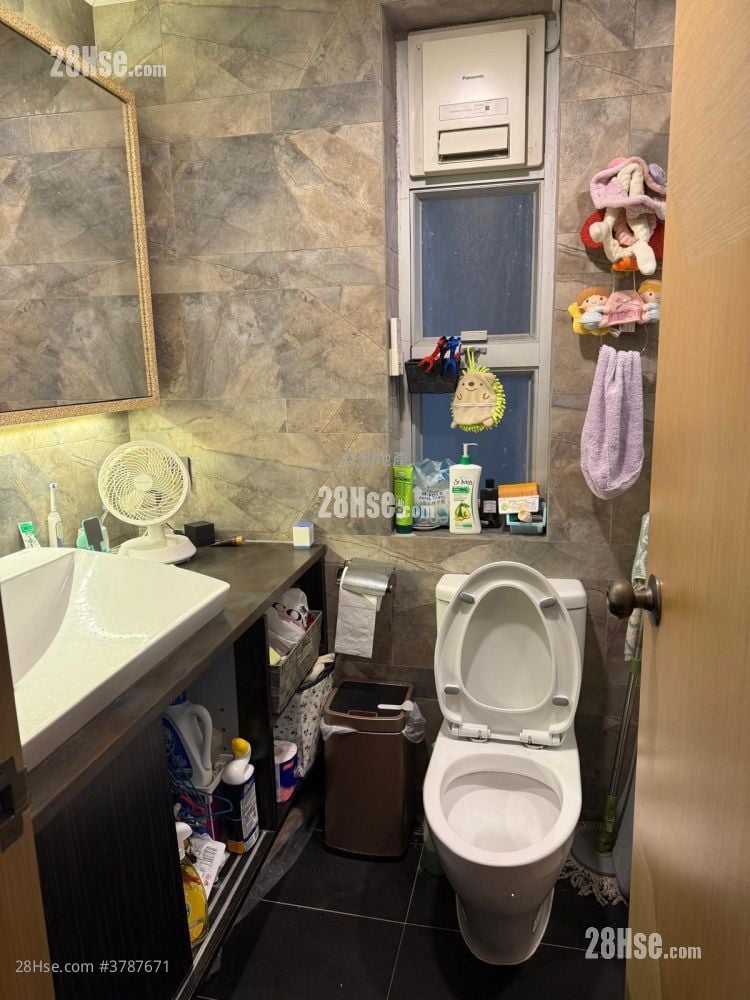 Neptune Terrace Sell 2 Bedrooms , 1 Bathroom 592 ft²