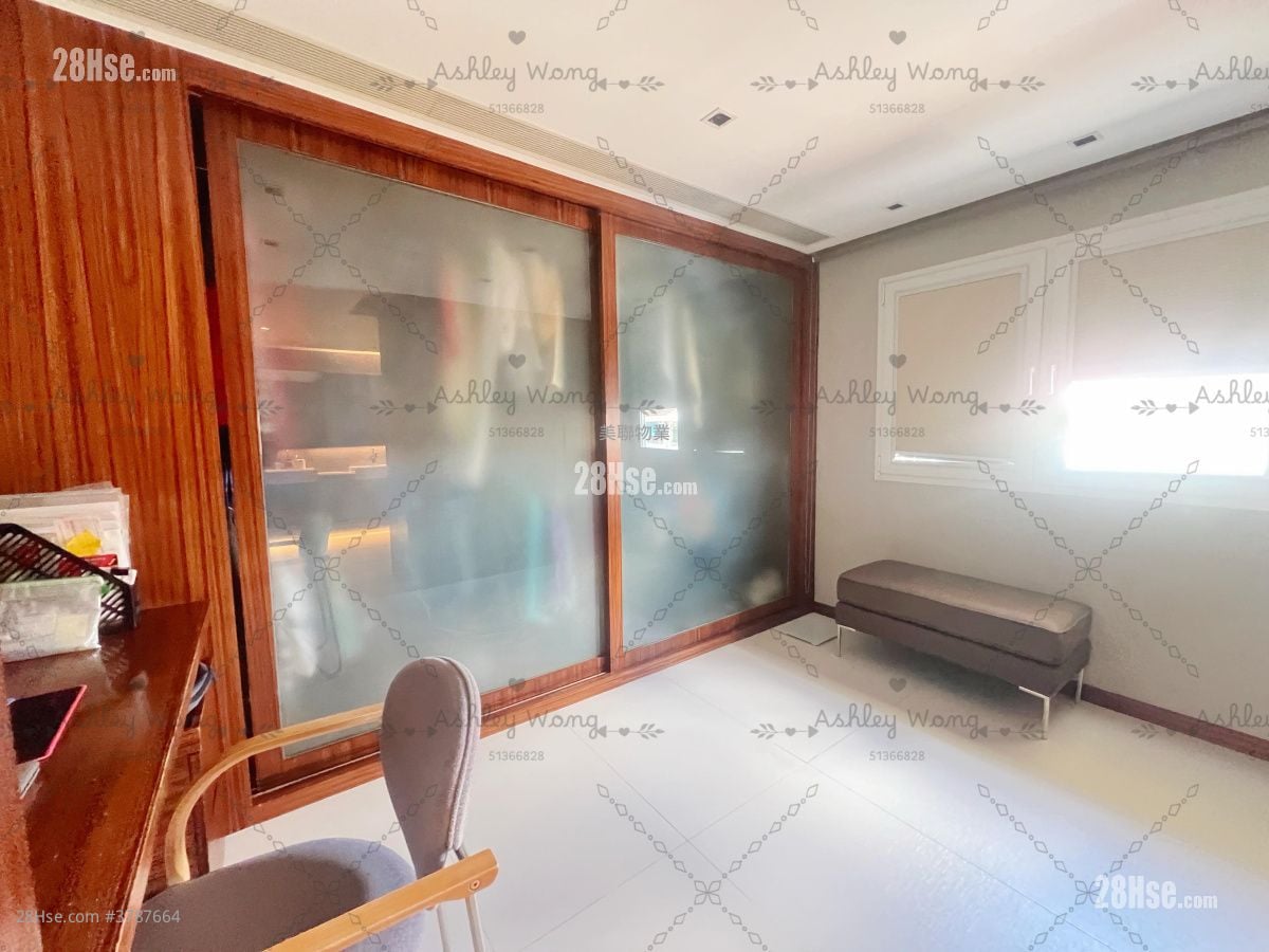 Fairview Park Sell 3 Bedrooms , 4 Bathrooms 950 ft²