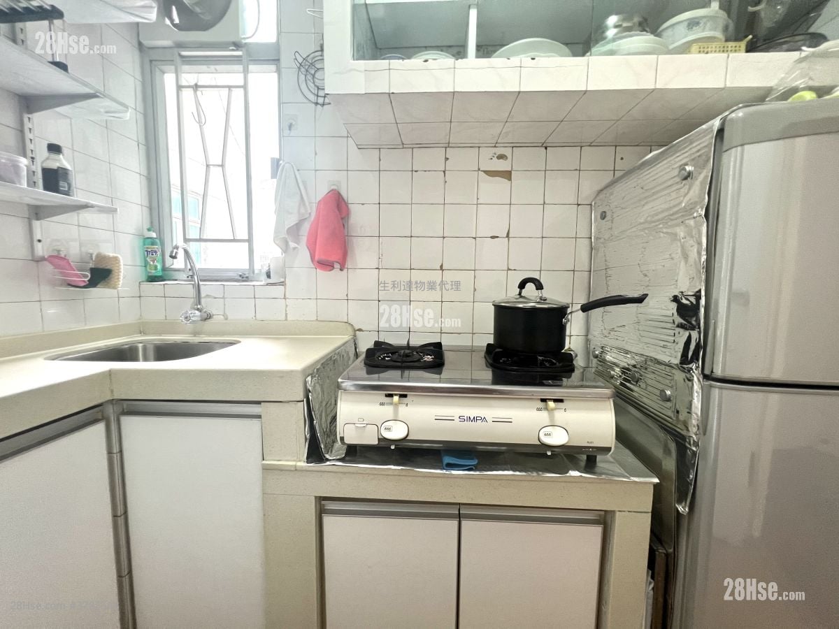 kitchen: Wyler Garden Sell 2 Bedrooms , 1 Bathroom 335 ft²