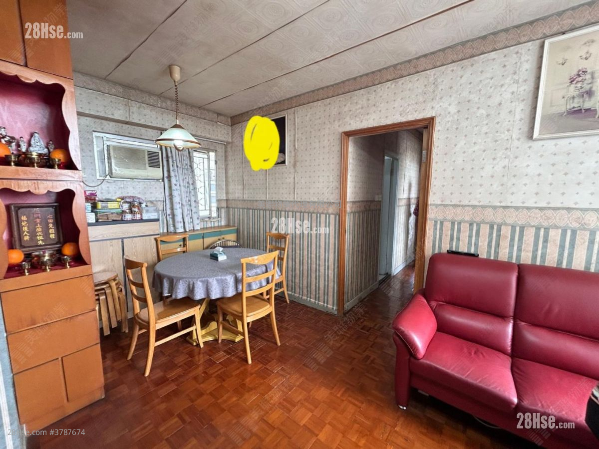 Uptown Plaza Sell 617 ft²