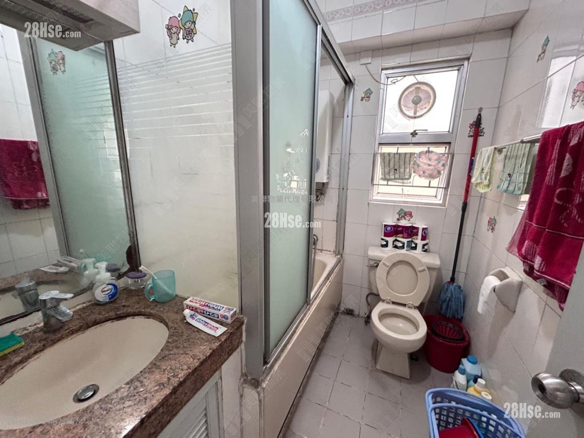 Uptown Plaza Sell 617 ft²