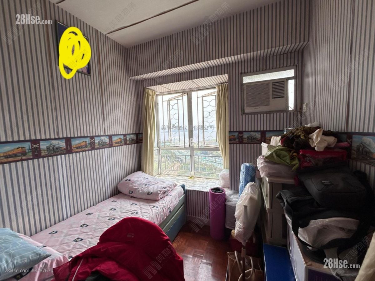 Uptown Plaza Sell 617 ft²