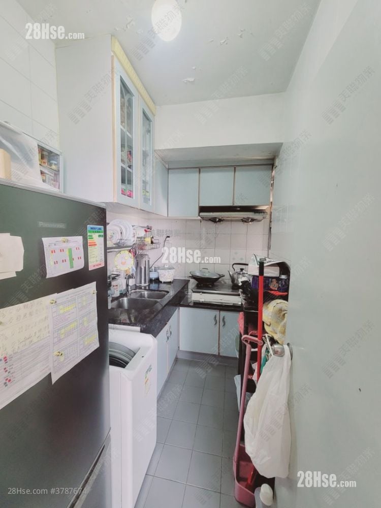 Uptown Plaza Sell 617 ft²