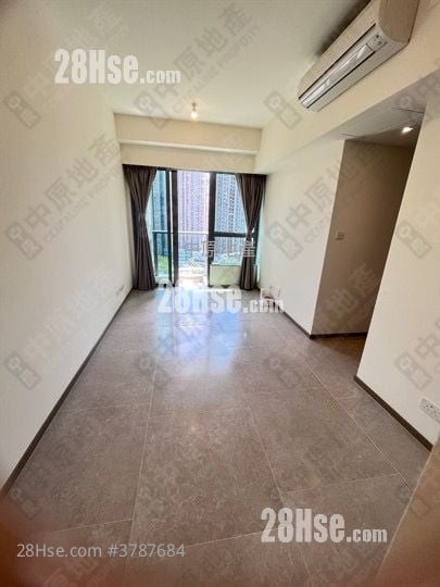 living room: Novo Land Sell 3 Bedrooms , 2 Bathrooms 694 ft²