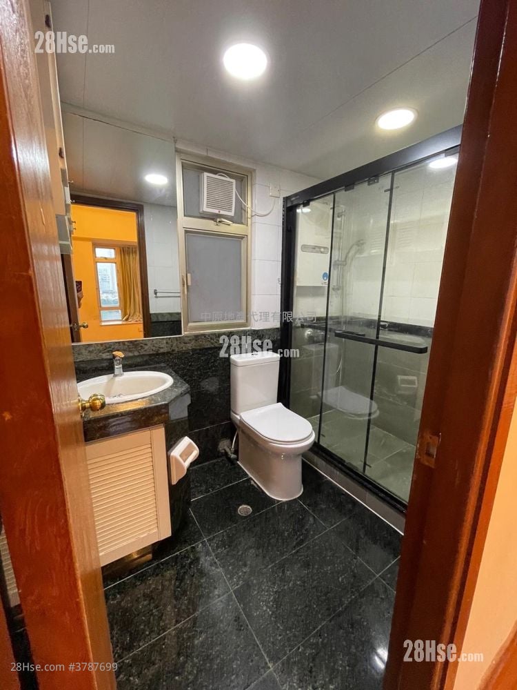 Riviera Lodge Rental 2 Bedrooms 377 ft²